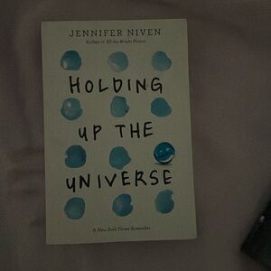 Holding up the universe by Jennifer Niven